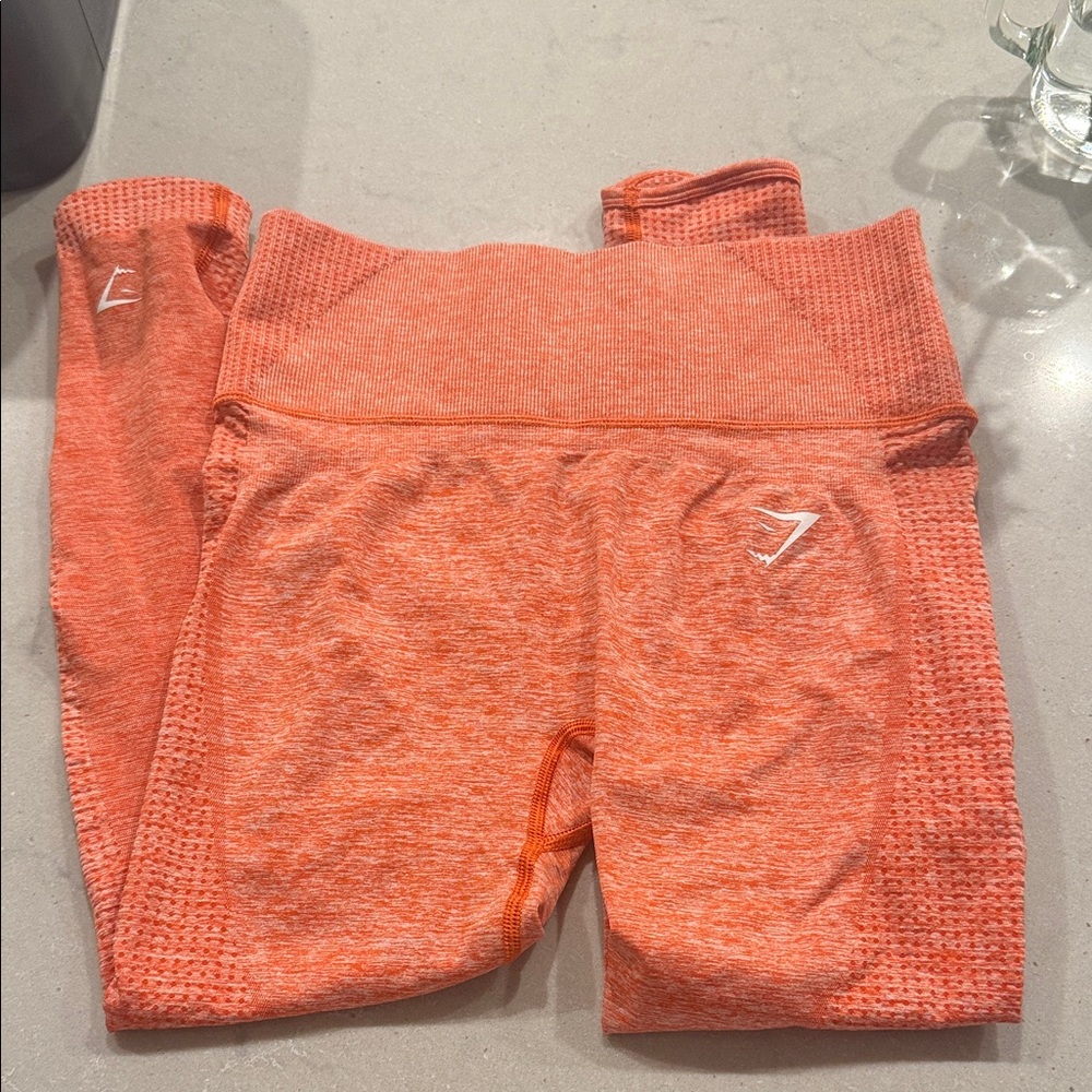 Gymshark Peach Seamless Active Leggings- butt srunching